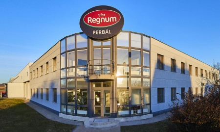 Borítókép: Modern környezet, új technológia a SPAR perbáli Regnum húsüzemében