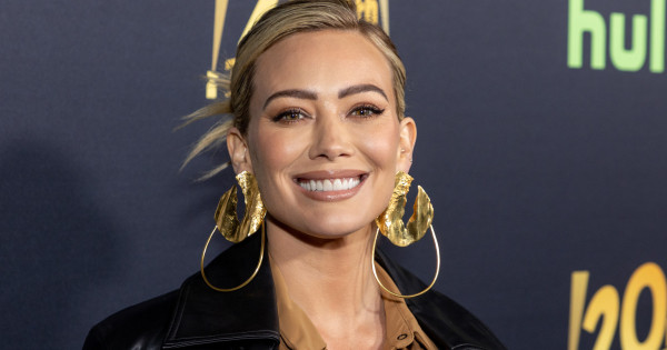 Borítókép: Hilary Duff szülését végignézte a 9 éves kisfia: ezért akarta a sztár, hogy nagyobb gyerekei is ott legyenek