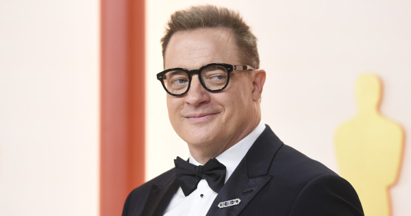 Borítókép: Még Brendan Frasert is letaszította a trónról! Ő most a legnépszerűbb sztár a világon