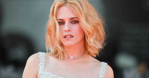 Kristen Stewart Karl Lagerfeld fiatal ikertestvére volt a Met-gálán