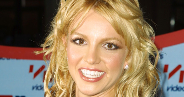 Borítókép: Szinte hihetetlen, de Britney Spears közel 22 éve lőtte fel ezt a tangatrendet a divattérképre