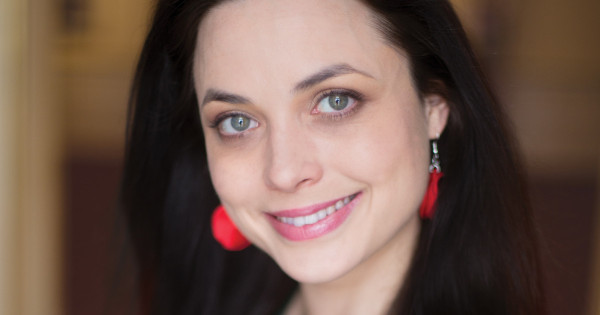 Borítókép: „Most már tudok nevetni magamon, ha elrontok valamit” - interjú Széles Flórával