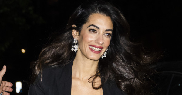 Borítókép: Kopizd le a stílusát! Egy megfizethető sportcipő, amire Amal Clooney esküszik 2023 nyarán