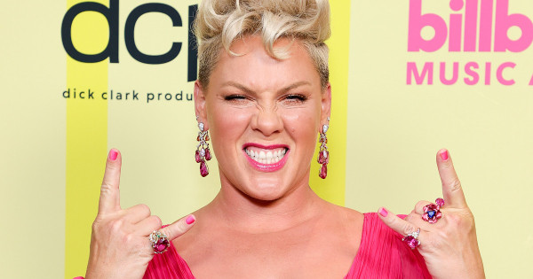 Borítókép: Ezt tanítani lehetne! Pink válasza felbecsülhetetlen annak a felhasználónak, aki undorítóan beszólt neki a közösségi médiában