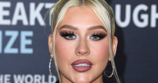 Borítókép: Nem vicc! Christina Aguilera egy új körömtrendet indított útjára: hódít a vagina manikűr!