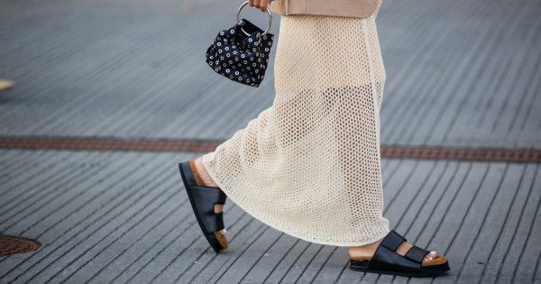 Borítókép: A szezon kedvencei! 3 papucs nyárra, ami még a sportcipőnél is kényelmesebb