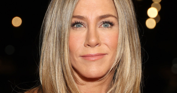 Borítókép: Tudjuk, hogy csinálja! 13 időtálló stílustrükk, amire Jennifer Aniston évtizedek óta esküszik