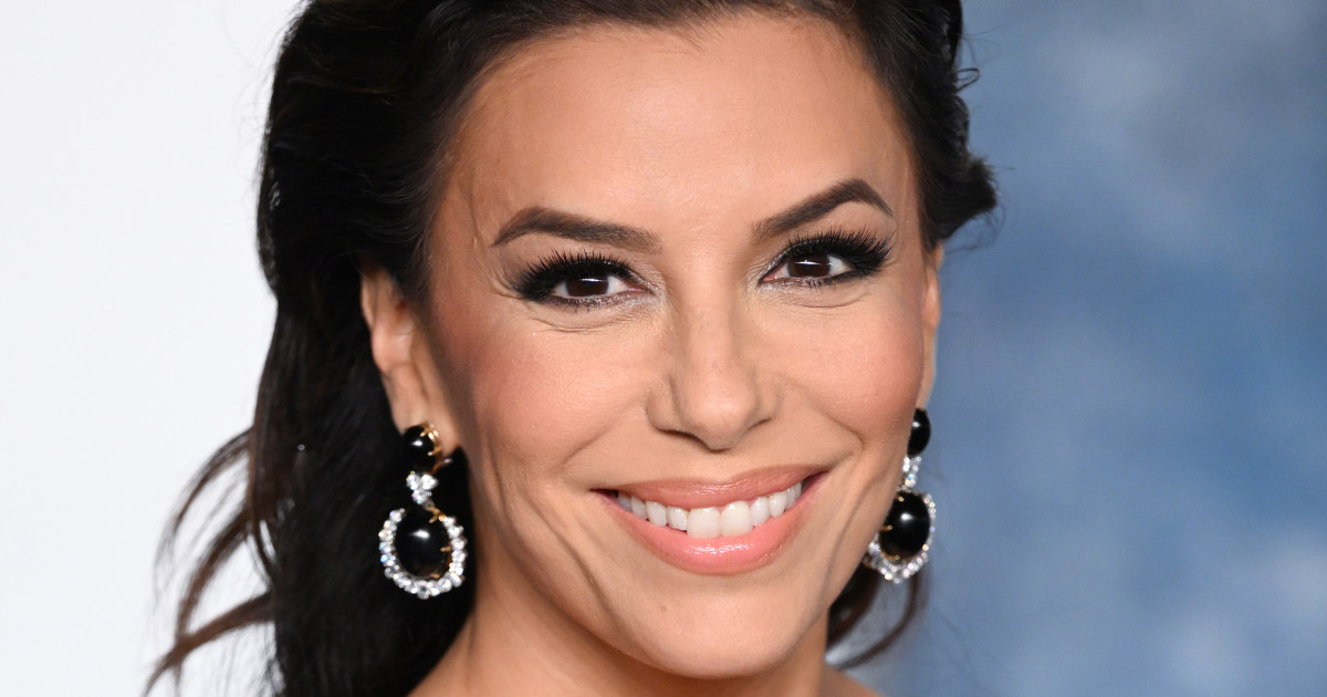 Egyszerűen imádjuk! Eva Longoria újra fellőtte a divattérképre ezt a lenge nyári darabot