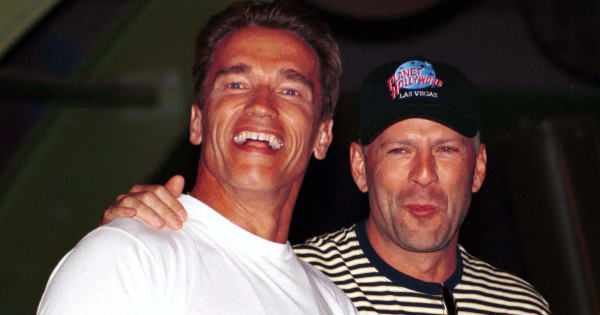 Borítókép: Megható gondolatokkal búcsúzik Bruce Willistől Arnold Schwarzenegger