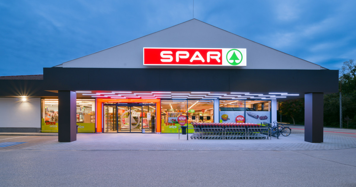 A SPAR csoport mától több mint 700 akciós ajánlattal várja vásárlóit, 300 termék árát pedig a SPAR ÁRSTOP Extra Promóció keretein belül befagyasztja