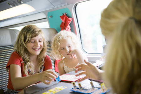 Borítókép: Hogyan szoktassuk rá a gyereket a társasozásra?