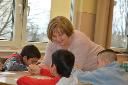 Borítókép: L. Ritók Nóra: "Mi nem egy gyerekkel akarunk százat lépni, hanem százzal egyet."