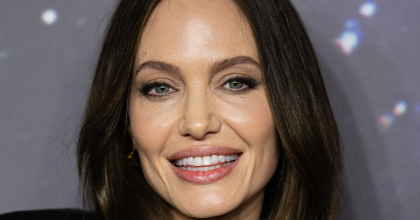 Borítókép: Angelina Jolie bemutatja: a szandál, ami tökéletesen kimeríti az ideális nyári alapdarab fogalmát 2023-ban