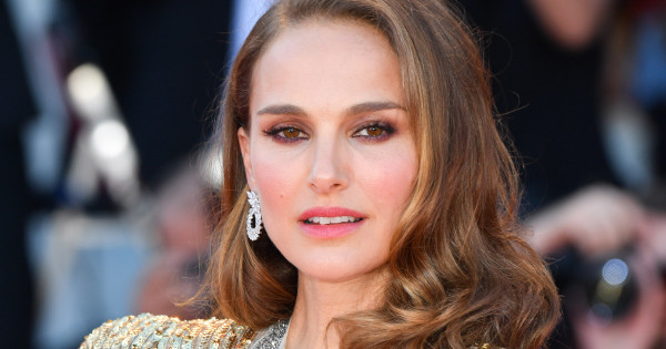 Borítókép: A hűtlenség tényleg nem válogat! 10 gyönyörű nő, akiről sosem gondolnád, de megcsalta a párja