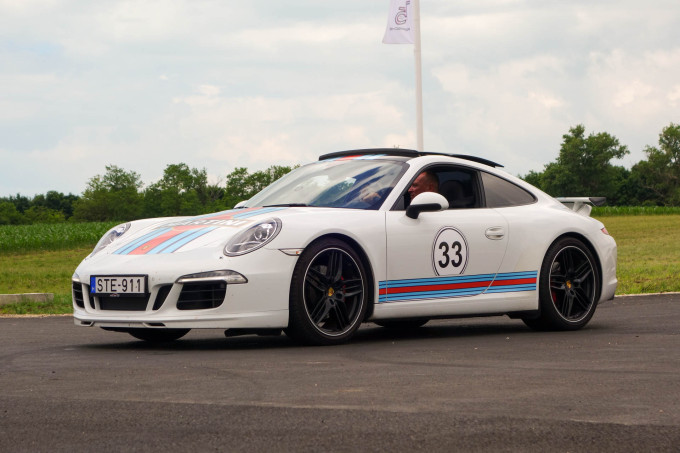 A Martini Racing öltöztet