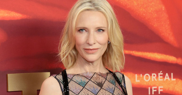 Borítókép: Cate Blanchett 9 év után ugyanazt a ruhát viselte a vörös szőnyegen, és még mindig csodálatos