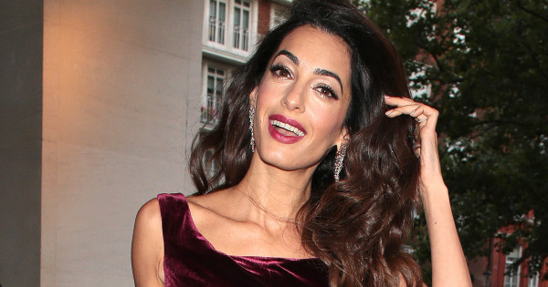 Borítókép: Amal Clooney bemutatja: a tökéletes smink és haj, ha esküvőre vagy hivatalos