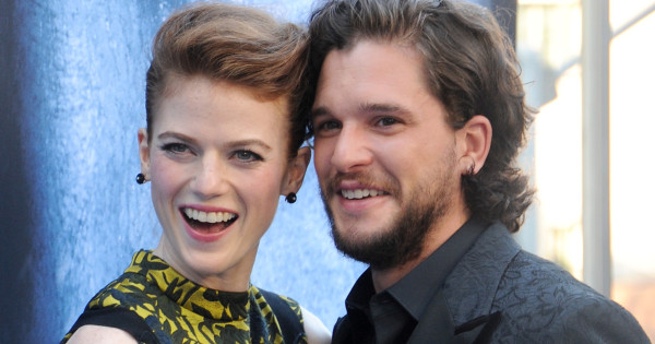 Borítókép: Hatalmas az öröm! Megérkezett a Trónok harca szerelmespárjának gyermeke - már a nemét is elárulták a világnak