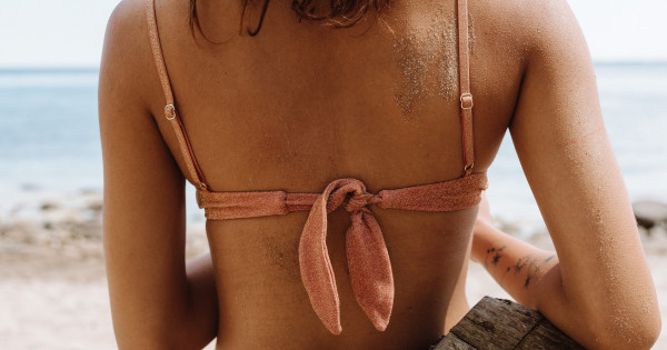 Borítókép: 4 fürdőruha, amiért odavannak a pasik és 1, amit ki nem állhatnak