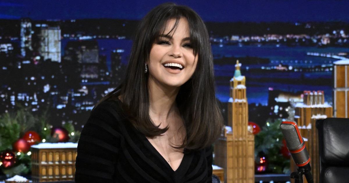 Belepirulunk a látványba: Selena Gomez egy apró fürdőruhában pózol, és vadítóbb, mint valaha