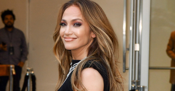 Borítókép: Jennifer Lopez bemutatja: a ruha, ami egyszerűen tökéletes a forró nyári napokra
