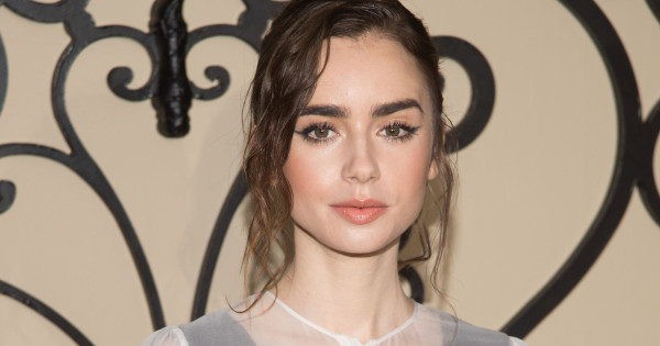 Borítókép: Kopizd le a stílusát! Lily Collins hamis francia fonata a legmenőbb dolog, ami 2023 nyarán a hajaddal történhet
