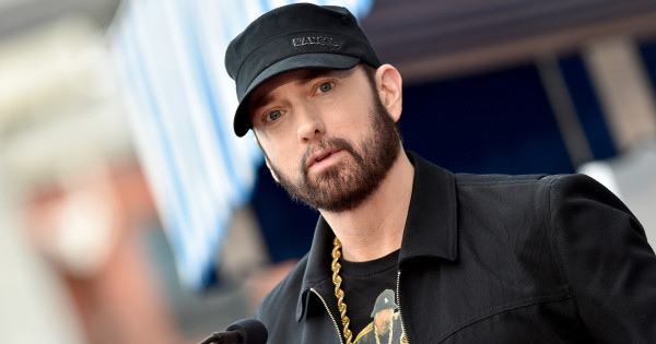 Borítókép: Nem bírod könnyek nélkül: Eminek vezette oltárhoz nevelt lányát, irigylésre méltó a kapcsolatuk