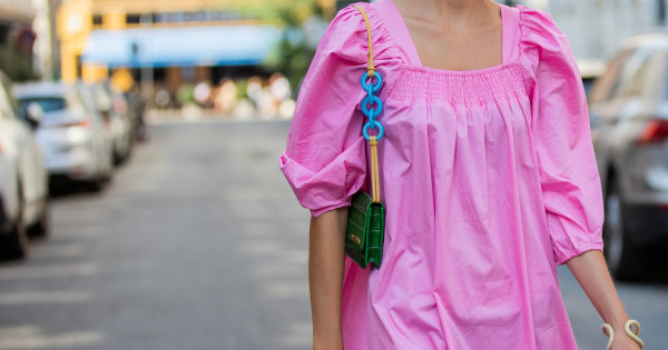 Borítókép: Tuti vételek! 10 kihagyhatatlan rózsaszín ruhadarab 10 ezer forint alatt