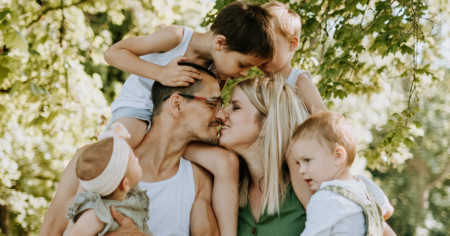 Borítókép: Négy gyermek után nem a feleség feladata lesz a fogamzásgátlás: a beavatkozáson átesett édesapa válaszolt kérdéseinkre