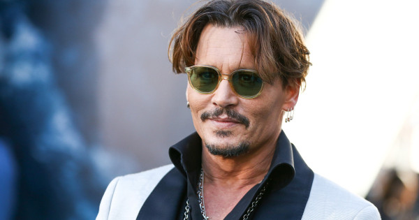 Johnny Depp súlyos sérülése miatt maradhatott el a budapesti koncertje: vészjósló fotók 