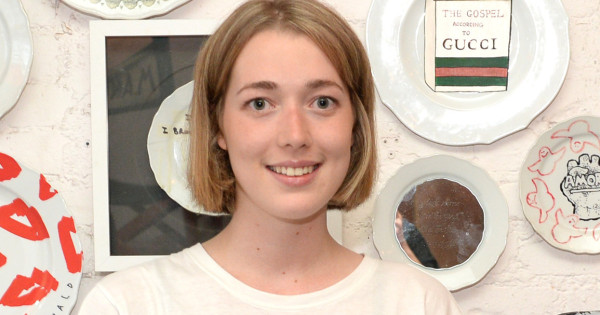 Borítókép: Ez valami zseniális! A TikToker, aki szemétből álmodja újra a híres emberek vörös szőnyeges ruháit - videók