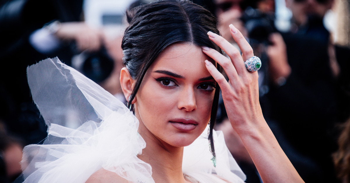 10 szett, amivel Kendall Jenner bizonyította, hogy a mellbimbó a legvagányabb kiegészítő