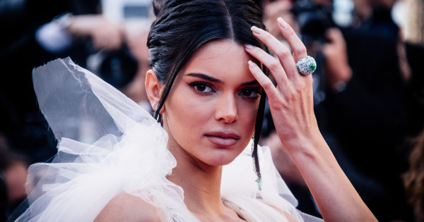 Borítókép: 10 szett, amivel Kendall Jenner bizonyította, hogy a mellbimbó a legvagányabb kiegészítő