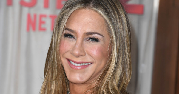 Borítókép: Jennifer Aniston 2023 nyarán is erre a filléres klasszikusra esküszik