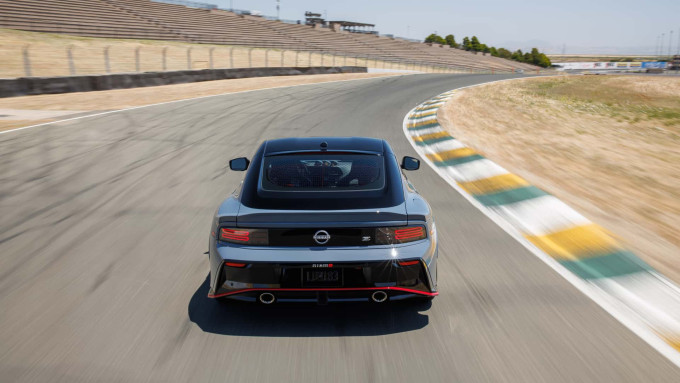 Nissan Z Nismo menetközben