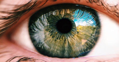 Borítókép: Visszafordíthatatlan szemromlást okoz a népszerű fényforrás: hiába környezetbarát és energiatakarékos a LED