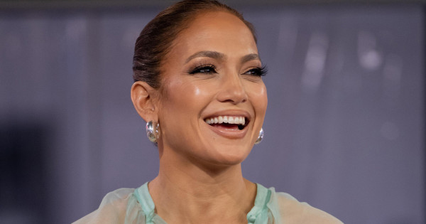 Borítókép: Azt a mindenit! Jennifer Lopezt még sosem láttuk ebben a szupermini fürdőruhában, tökéletes az alakja