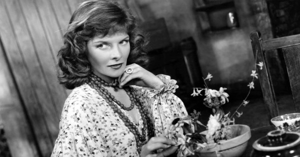 Borítókép: „Ha minden szabályt betartasz, lemaradsz az életről“ - életleckék Katherine Hepburntől