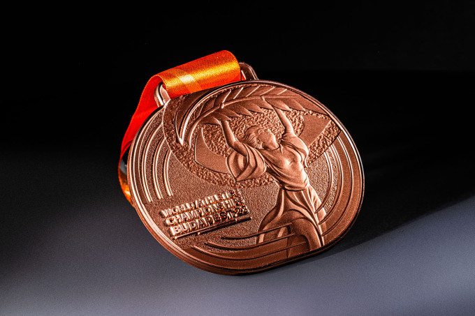 a bronz