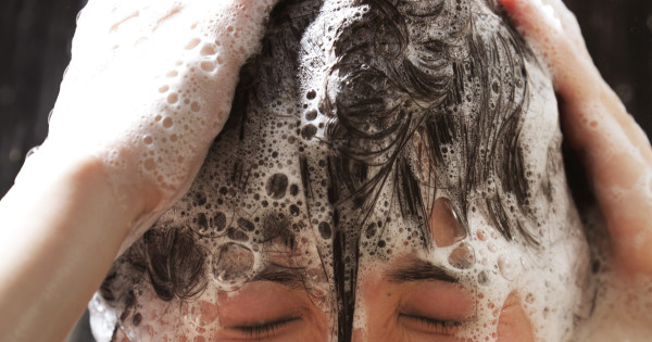 Borítókép: A legtöbb nő nem figyel erre, pedig a hajtípusod szerint az alábbi gyakorisággal kellene valójában hajat mosnod