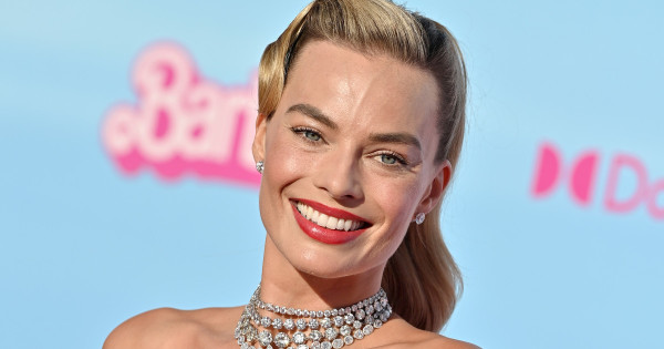 Borítókép: A következő fotók lehetnek a bizonyítékai annak, hogy Margot Robbie-n tényleg plasztikai műtétet hajtottak végre Barbie miatt