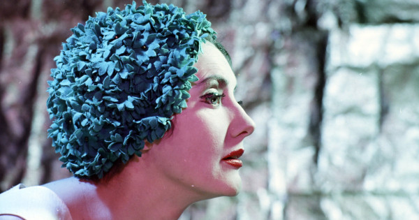 Borítókép: Az első magyar szupermodell, akiért Párizsban is rajongtak: Keresztes Orsi története