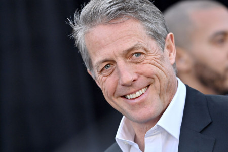 Borítókép: Hugh Grant ma 63 éves: 9 lebilincselő film és egy sorozat a britek szupersztárjától