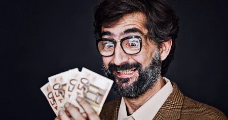 Borítókép: Leszoktattam a férjemet az apaságról, hogy dolgozhasson: a kasszacsöngéstől már a hangomat sem hallotta