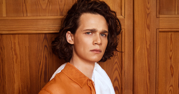 Borítókép: Az év egyik legvártabb magyar sorozata miatt tanulta csak ezt meg Katona Péter Dániel - a fiatal színész Tündérkert kulisszatitkairól mesélt