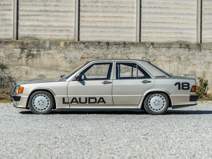 Mercedes-Benz 190 E 2.3-16 szemből