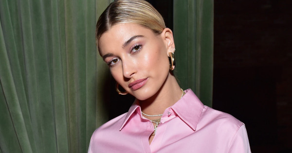 Borítókép: Nem menő már a középen elválasztott haj! Helyette így hordják most a hajukat a legstílusosabb nők