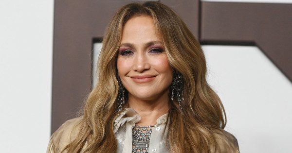 Borítókép: Ez gyors volt! Jennifer Lopez megmutatta az ősz legegyszerűbb, de legstílusosabb manikűrjét