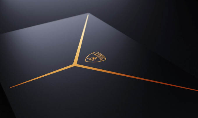 Razer Blade 16 x Automobili Lamborghini Edition