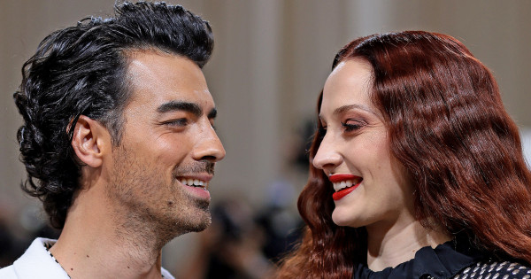 Borítókép: A szerelem tényleg halott? Avagy miért törődünk annyira a hírességek szakításaival